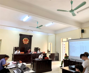 Viện KSND huyện Ba Vì thực hiện trình chiếu hồ sơ, tài liệu, chứng cứ tại...